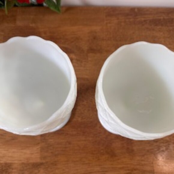 Vintage Milk‎ Glass Goblets Scalloped Pedestal Cups White Retro Barware MCM - Picture 7 of 7